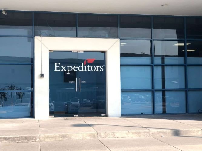 Rotulo puerta de entrada